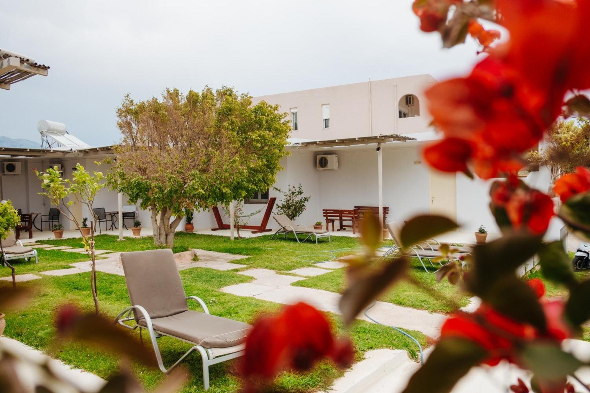 Finikas Apartments Плакиас Экстерьер фото