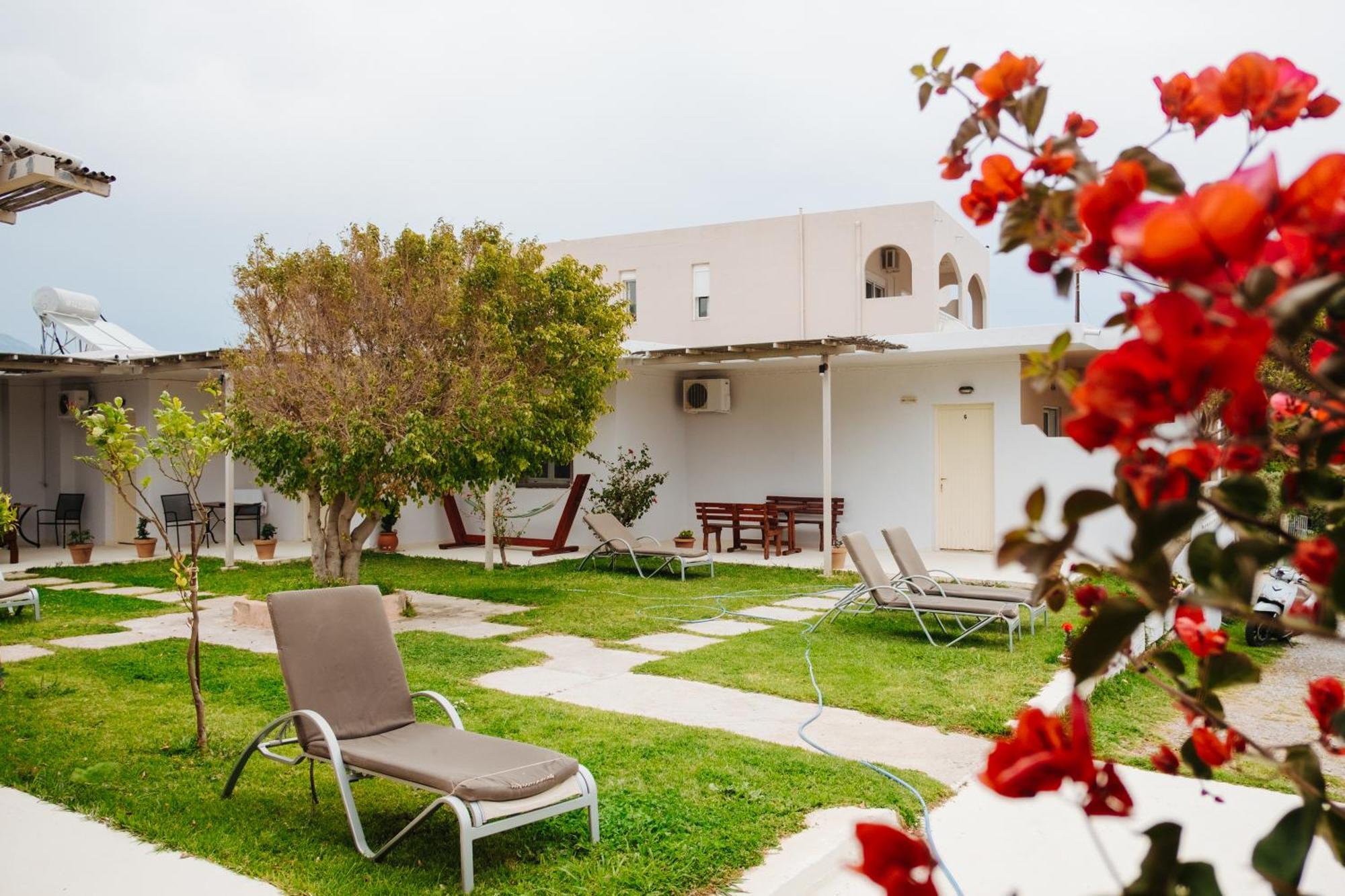Finikas Apartments Плакиас Экстерьер фото