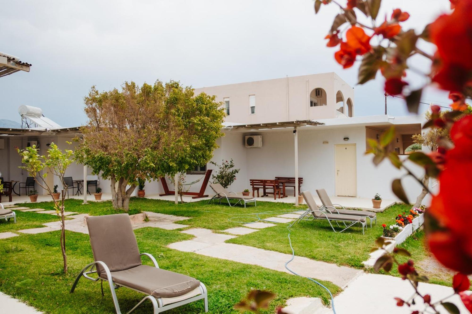 Finikas Apartments Плакиас Экстерьер фото