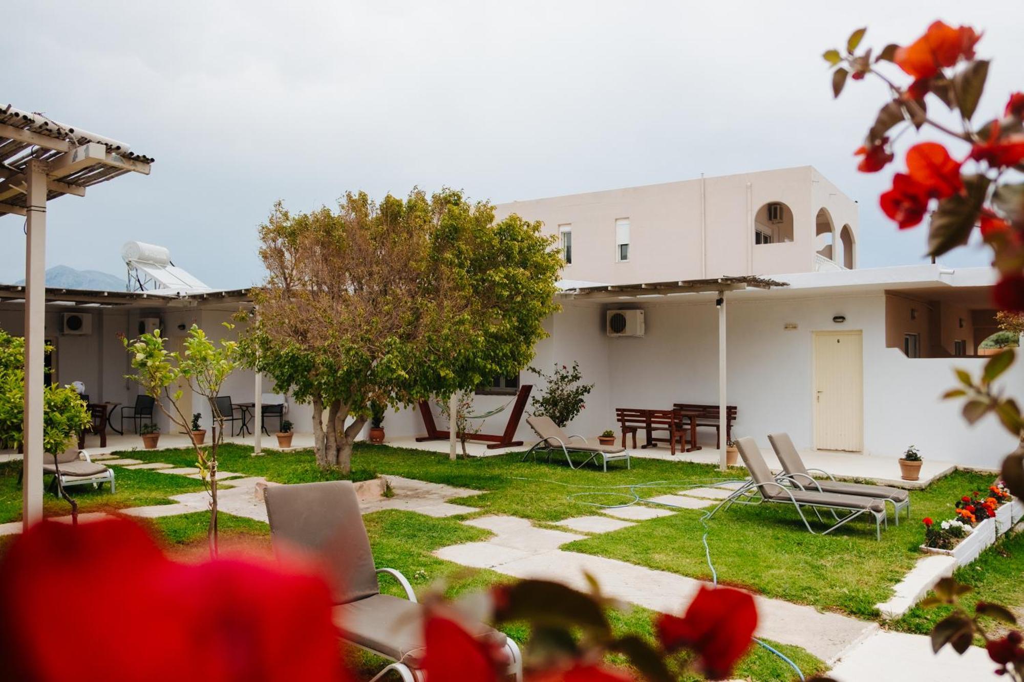 Finikas Apartments Плакиас Экстерьер фото