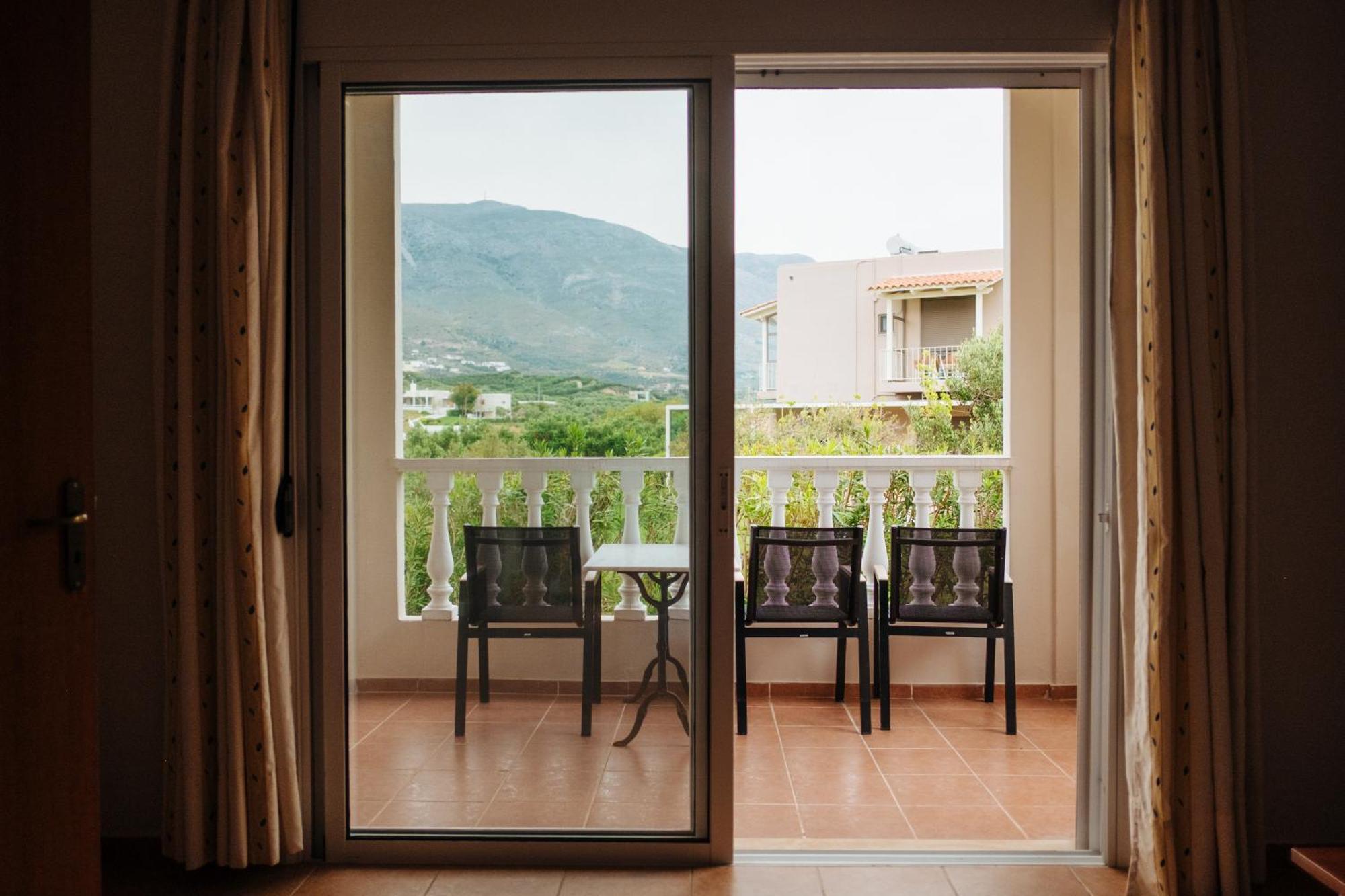 Finikas Apartments Плакиас Экстерьер фото
