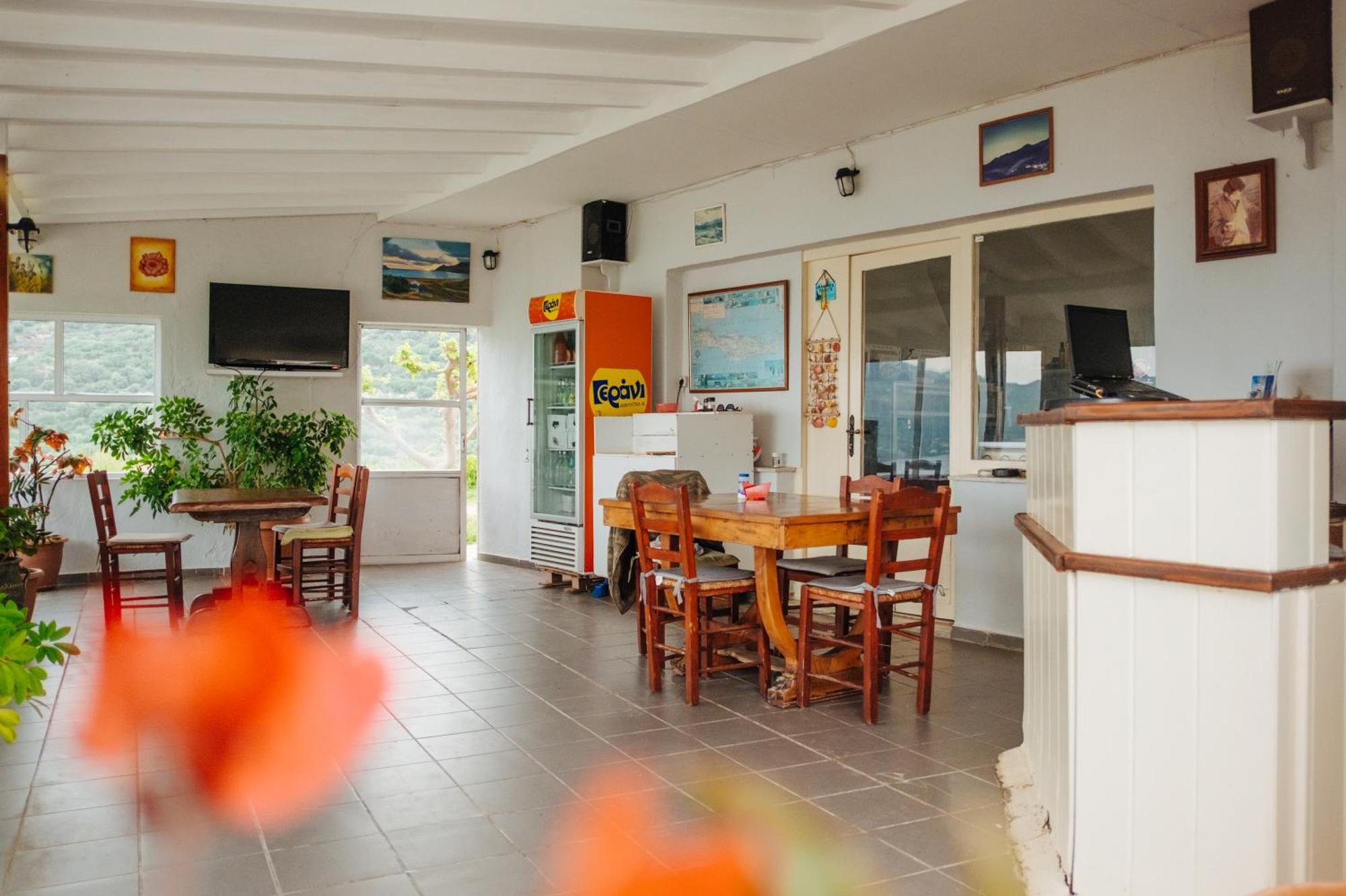 Finikas Apartments Плакиас Экстерьер фото