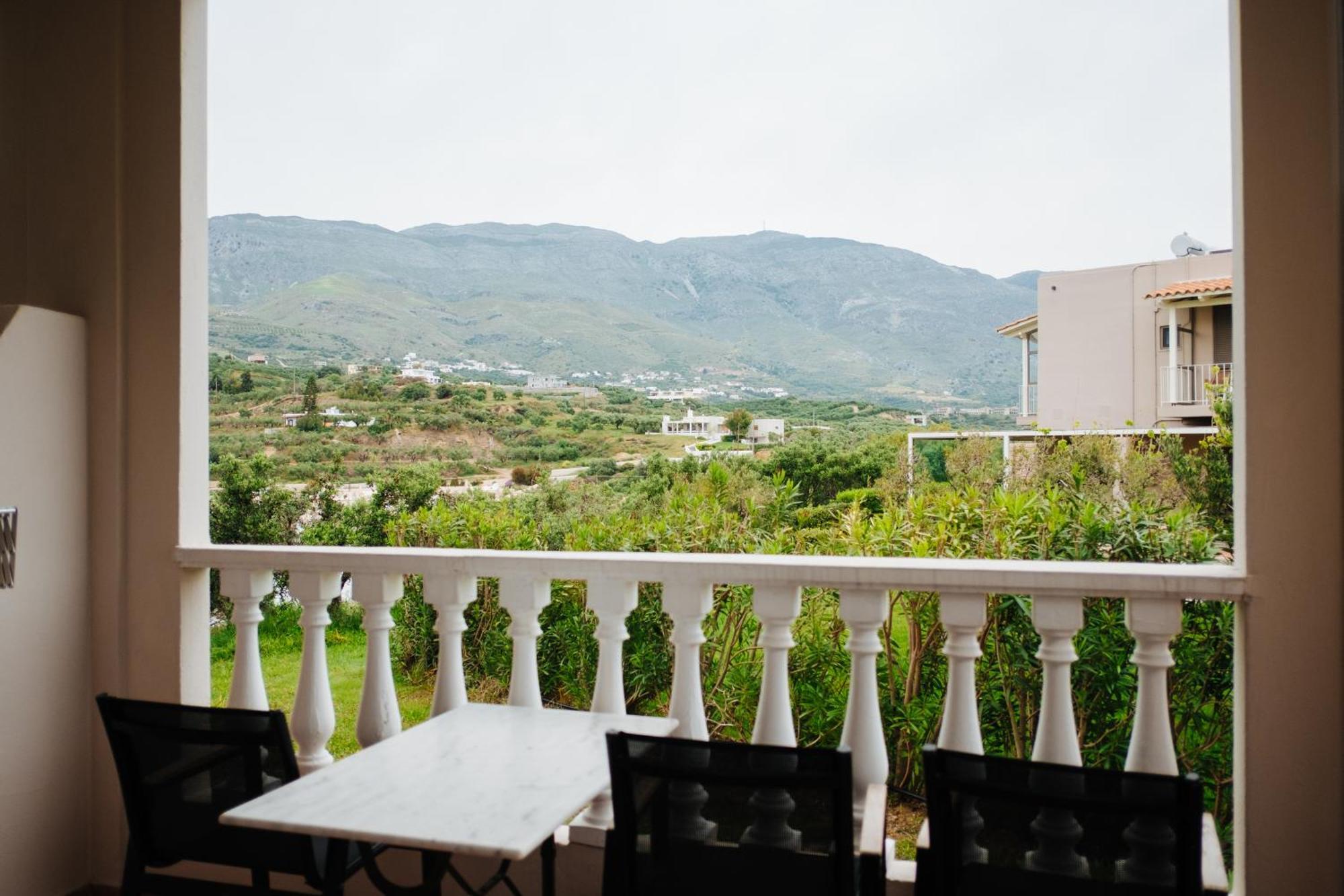 Finikas Apartments Плакиас Экстерьер фото