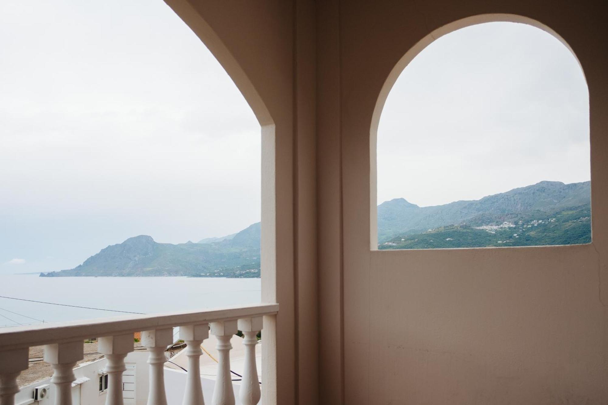 Finikas Apartments Плакиас Экстерьер фото