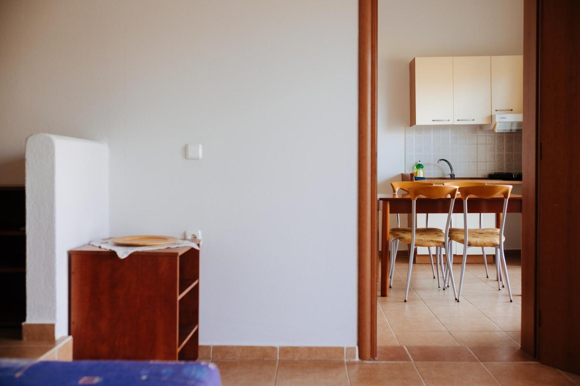 Finikas Apartments Плакиас Экстерьер фото