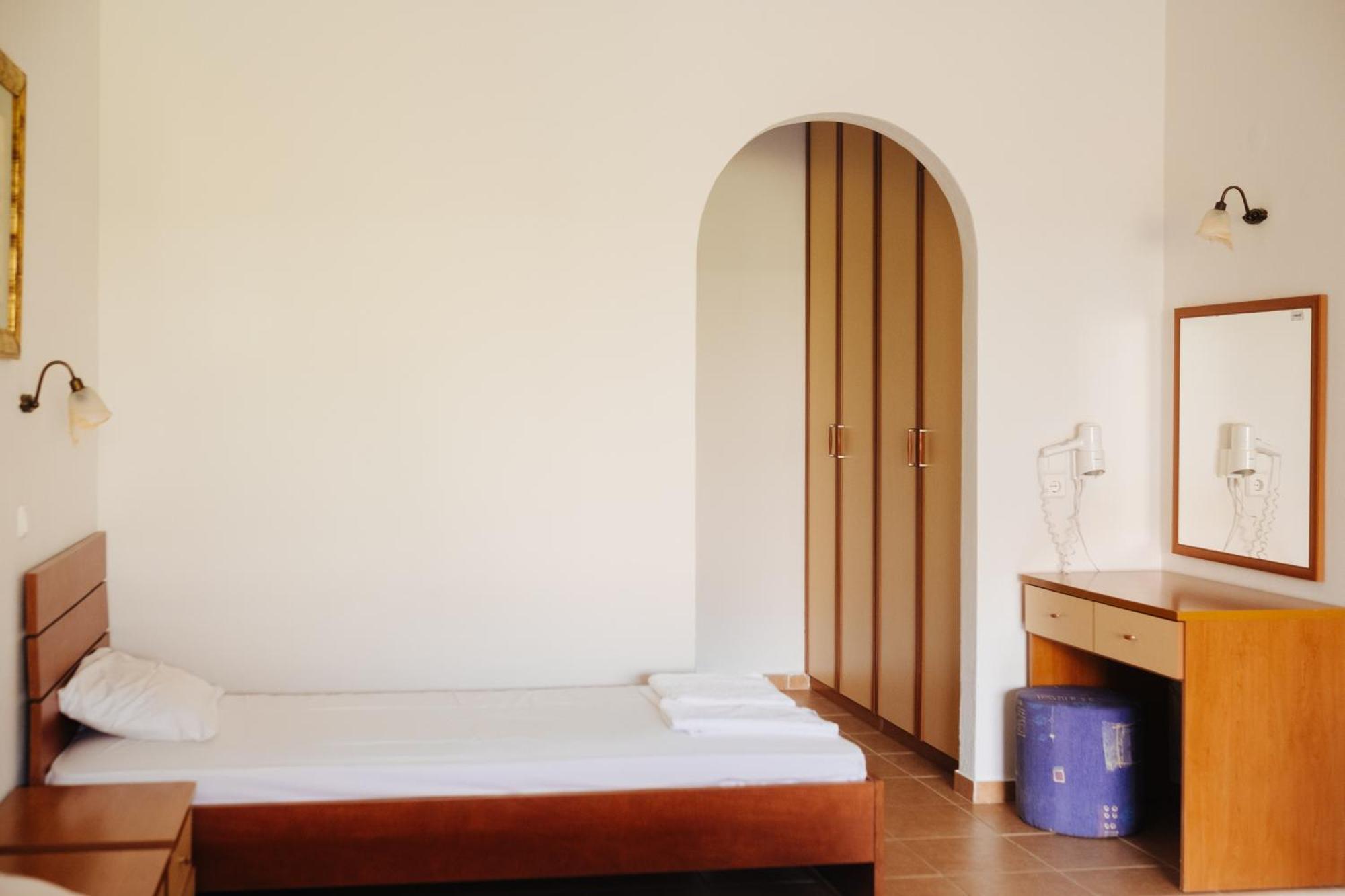 Finikas Apartments Плакиас Экстерьер фото