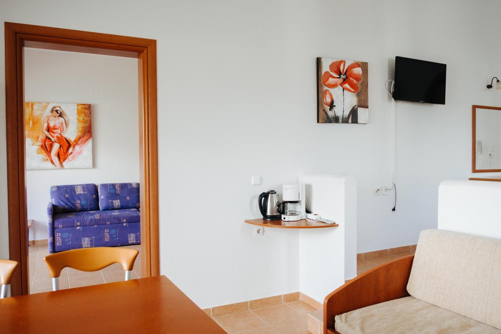 Finikas Apartments Плакиас Экстерьер фото