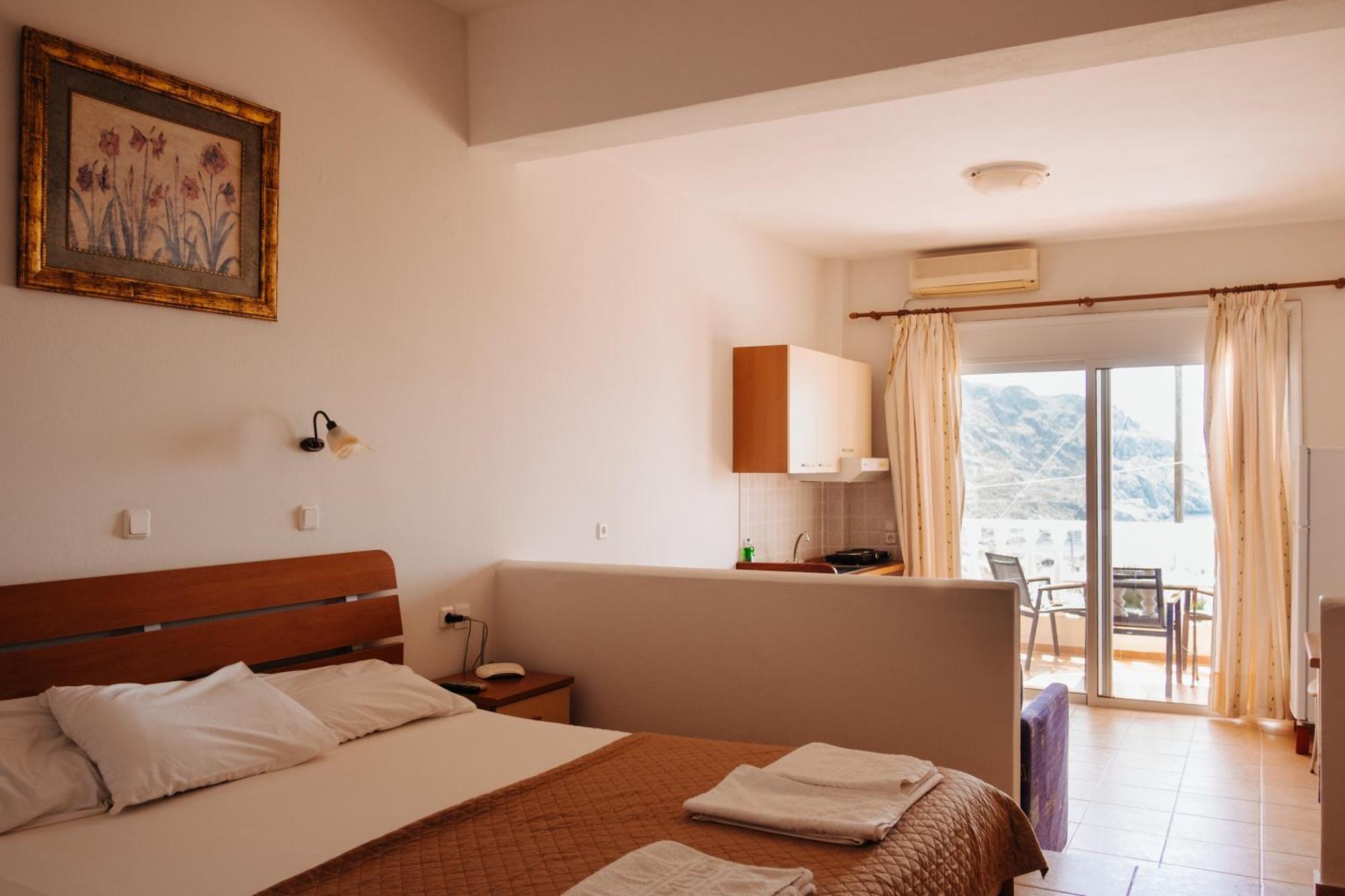 Finikas Apartments Плакиас Экстерьер фото