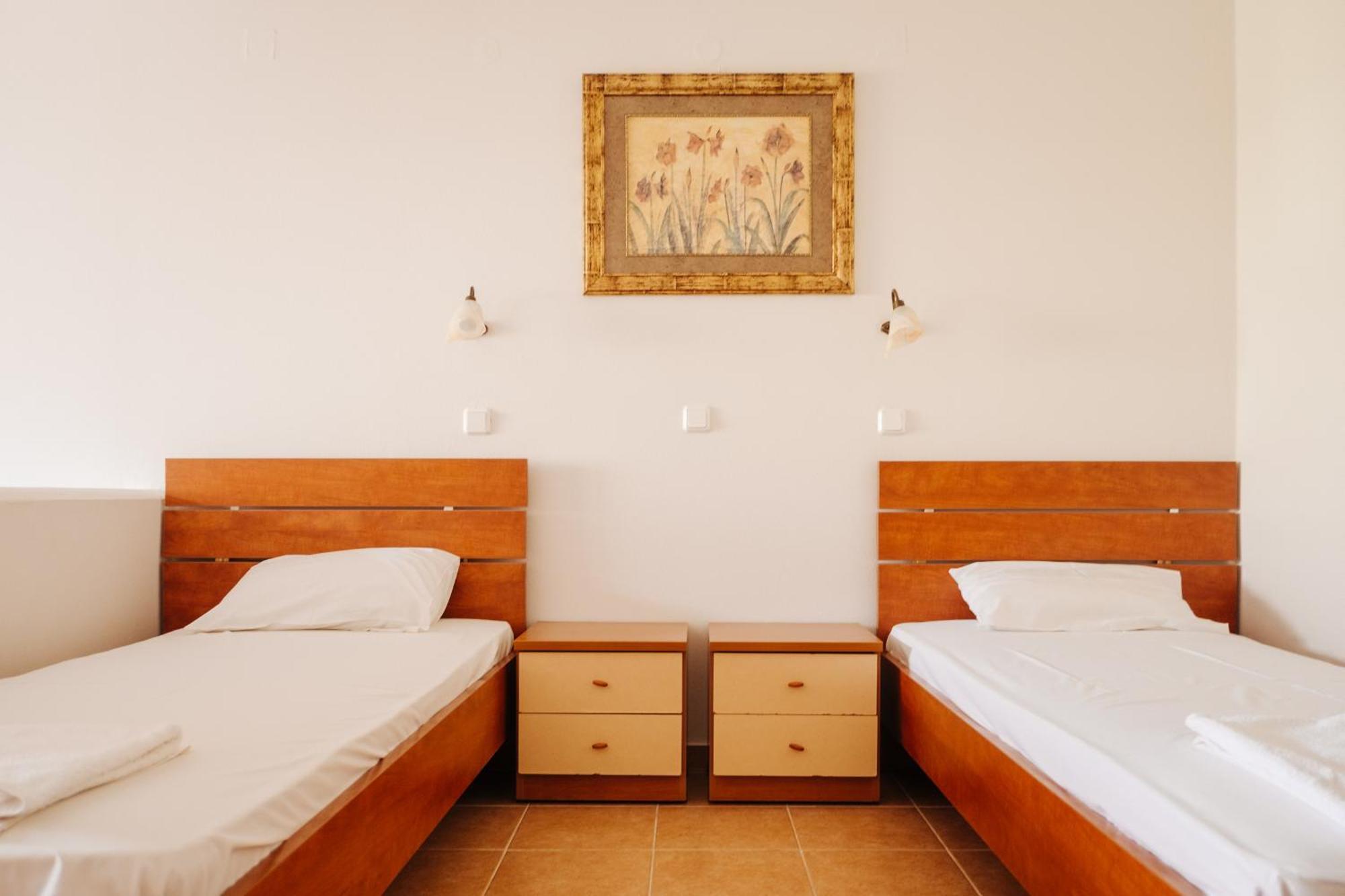 Finikas Apartments Плакиас Экстерьер фото