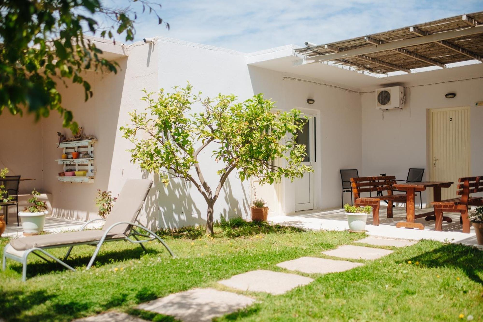 Finikas Apartments Плакиас Экстерьер фото