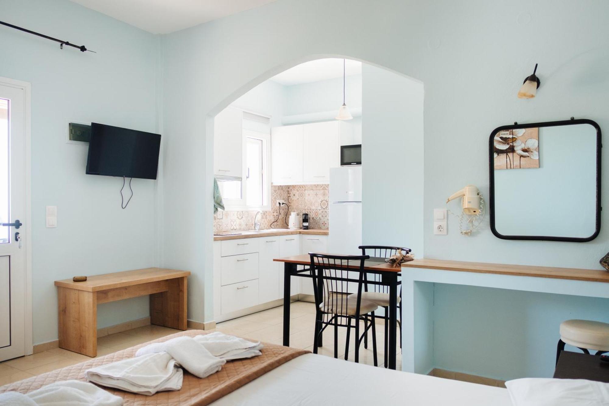 Finikas Apartments Плакиас Экстерьер фото