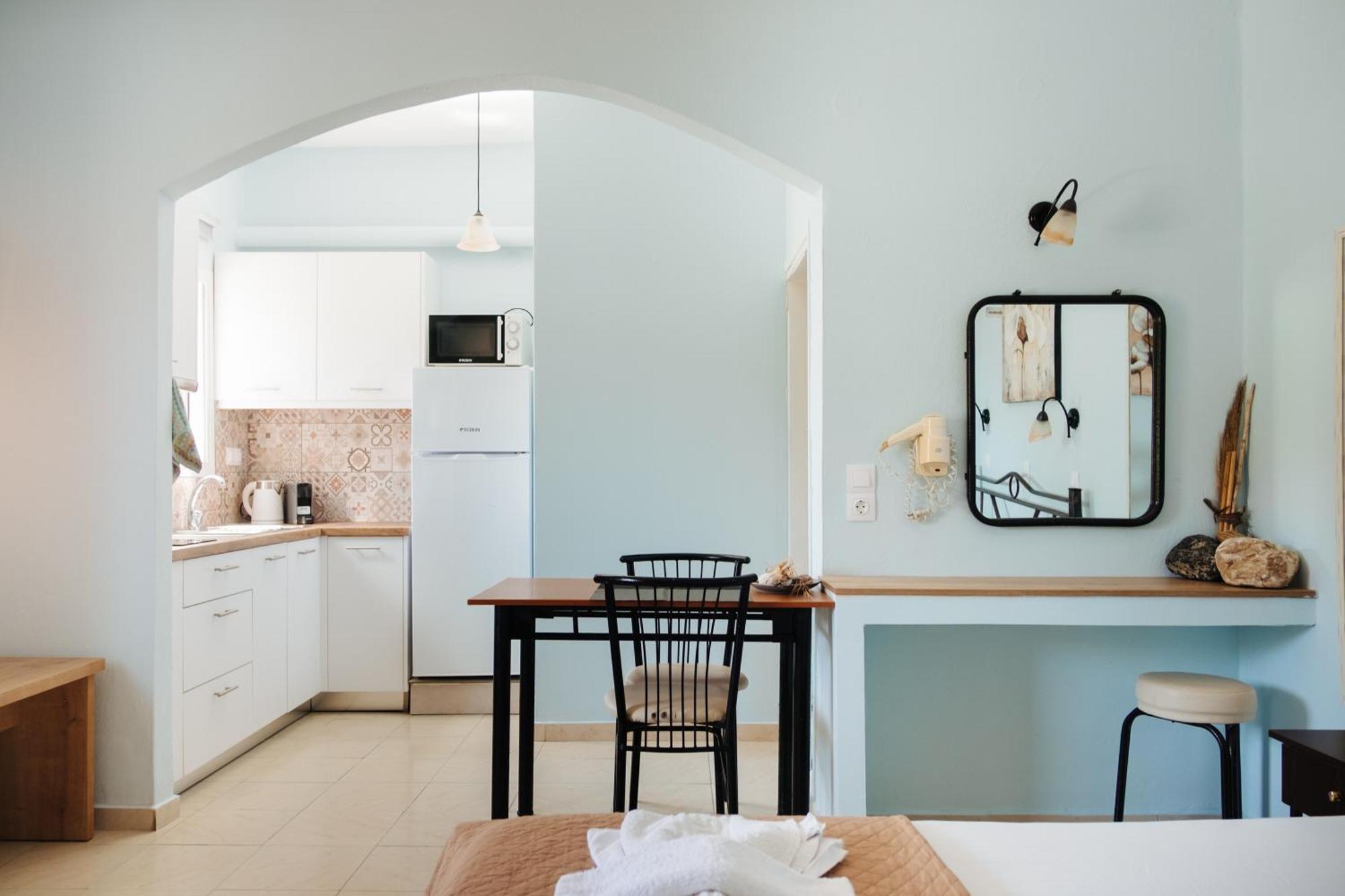 Finikas Apartments Плакиас Экстерьер фото