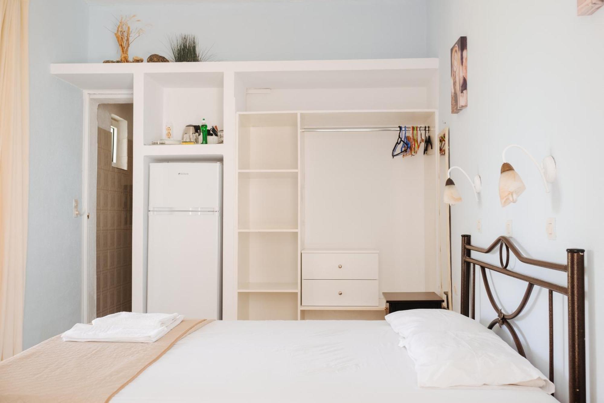 Finikas Apartments Плакиас Экстерьер фото